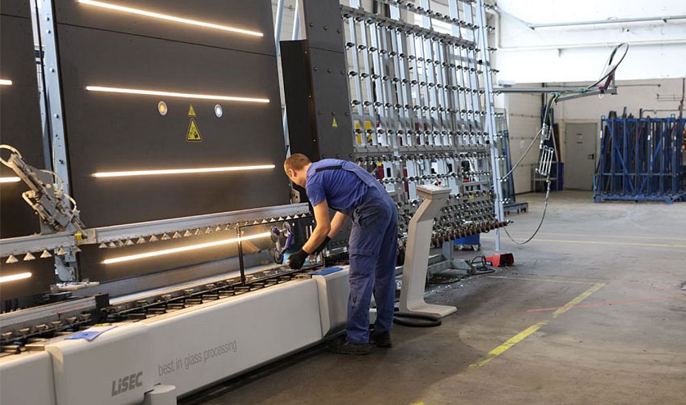 Manufacturer of flat glass processing machinery in Austria